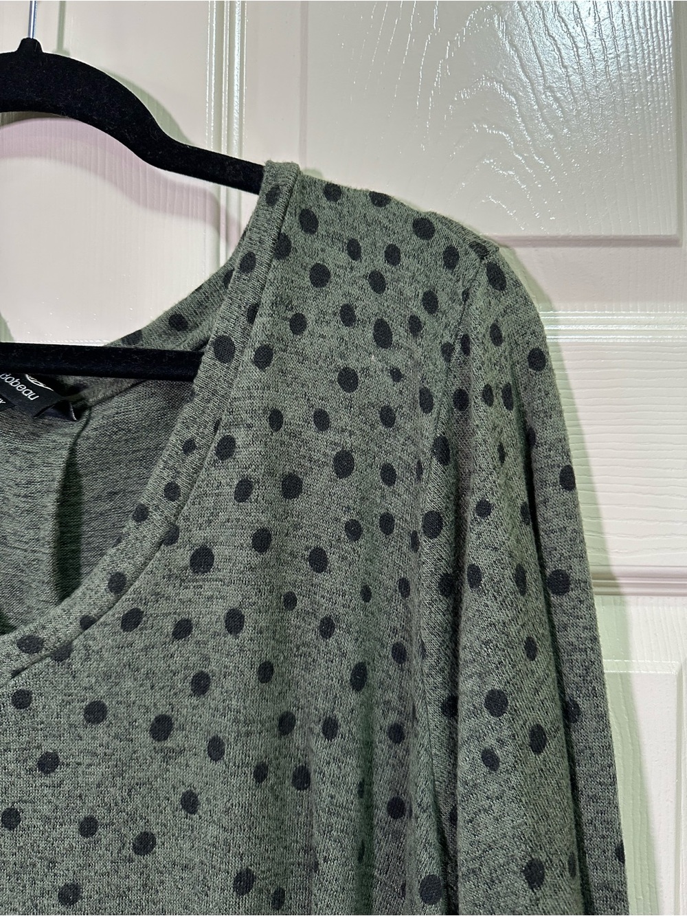 Bobeau V-Neck Long Sleeve Shirt Top Size 1X Green Polka Dot Knit Hi Low - Picture 2 of 4